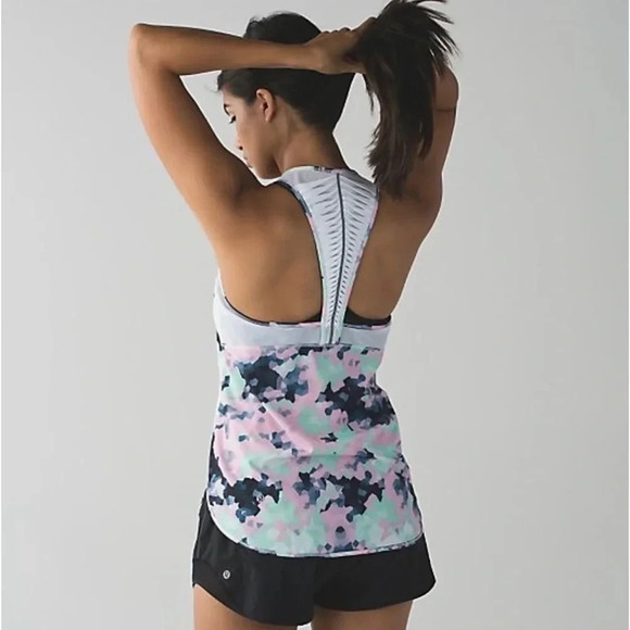 Lululemon Vent It Out Singlet Size 4 Clouded Dreams Print Tank Top Mesh - Picture 1 of 11